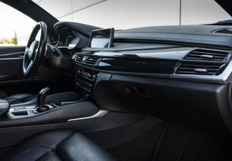 Подержанный автомобиль BMW X6 2016 года (18 фото)