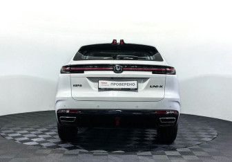 Подержанный автомобиль Changan UNI-K 2023 года (6 фото)