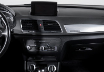 Подержанный автомобиль Audi Q3 2012 года (13 фото)