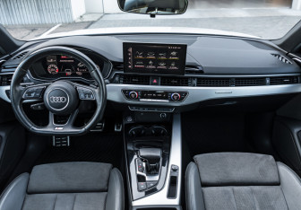 Подержанный автомобиль Audi A4 Sedan 2020 года (12 фото)