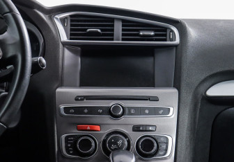 Подержанный автомобиль Citroen C4 Sedan 2018 года (8 фото)