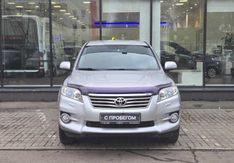 Подержанный автомобиль Toyota RAV4 2011 года (2 фото)