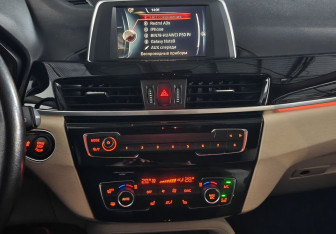 Подержанный автомобиль BMW X1 2015 года (13 фото)