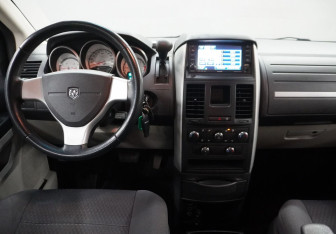 Подержанный автомобиль Dodge Caravan 2010 года (14 фото)