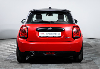 Подержанный автомобиль MINI Hatch 2018 года (6 фото)