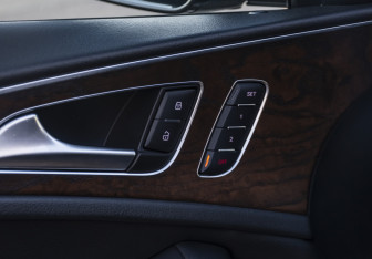 Подержанный автомобиль Audi A6 Sedan 2015 года (19 фото)