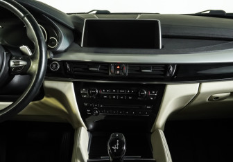 Подержанный автомобиль BMW X6 2016 года (14 фото)