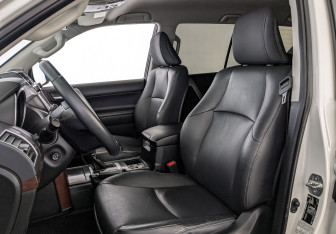 Подержанный автомобиль Toyota Land Cruiser Prado 2017 года (19 фото)