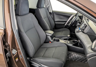 Подержанный автомобиль Toyota RAV4 2017 года (23 фото)