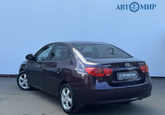Подержанный автомобиль Hyundai Elantra Sedan 2007 года (6 фото)