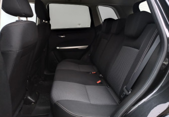 Подержанный автомобиль Suzuki Vitara 2018 года (11 фото)