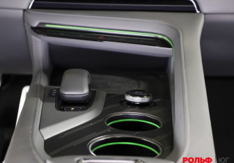 Подержанный автомобиль Zeekr 001 2024 года (12 фото)