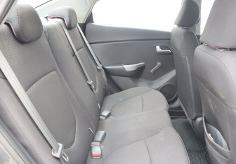 Подержанный автомобиль Kia Rio Sedan 2012 года (17 фото)