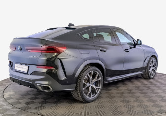 Подержанный автомобиль BMW X6 2020 года (5 фото)