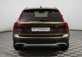 Подержанный автомобиль Volvo V90 Cross Country 2017 года (6 фото)