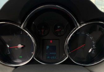 Подержанный автомобиль Chevrolet Cruze Sedan 2010 года (15 фото)