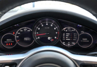 Подержанный автомобиль Porsche Cayenne 2021 года (15 фото)