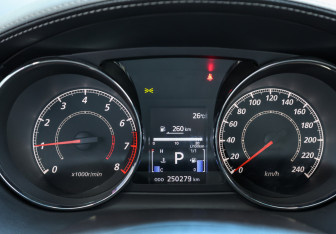 Подержанный автомобиль Citroen C-Crosser 2011 года (13 фото)