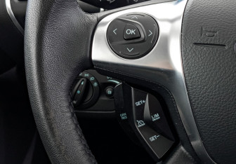 Подержанный автомобиль Ford Kuga 2013 года (27 фото)