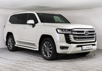 Подержанный автомобиль Toyota Land Cruiser Suv 2022 года (3 фото)