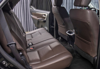 Подержанный автомобиль Toyota Fortuner 2017 года (13 фото)