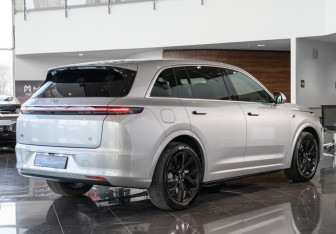 Новый LiXiang L7 2025 (5 фото)