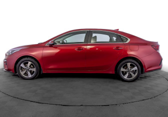 Подержанный автомобиль Kia Cerato Sedan 2019 года (8 фото)