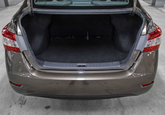 Подержанный автомобиль Nissan Sentra Sedan 2015 года (10 фото)