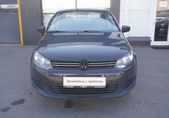 Подержанный автомобиль Volkswagen Polo Sedan 2012 года (2 фото)