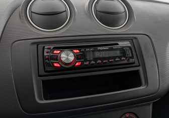 Подержанный автомобиль SEAT Ibiza Wagon 2011 года (21 фото)