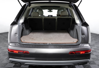 Подержанный автомобиль Audi Q7 2016 года (10 фото)