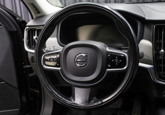 Подержанный автомобиль Volvo S90 2021 года (17 фото)