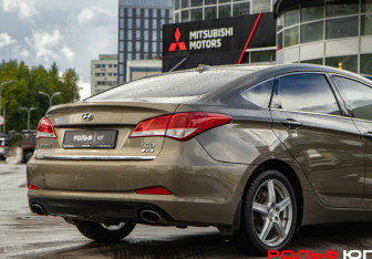 Подержанный автомобиль Hyundai i40 Sedan 2012 года (20 фото)