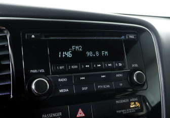 Подержанный автомобиль Mitsubishi Outlander 2013 года (16 фото)