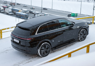 Подержанный автомобиль LiXiang L7 2024 года (6 фото)