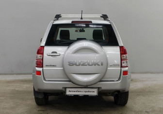 Подержанный автомобиль Suzuki Grand Vitara 2007 года (6 фото)