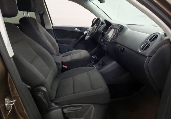 Подержанный автомобиль Volkswagen Tiguan 2015 года (10 фото)