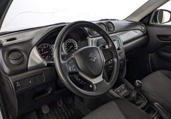 Подержанный автомобиль Suzuki Vitara 2016 года (15 фото)