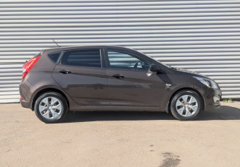Подержанный автомобиль Hyundai Solaris Hatchback 2014 года (4 фото)