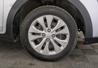 Подержанный автомобиль Kia Rio Hatchback 2021 года (12 фото)