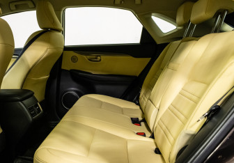 Подержанный автомобиль Lexus NX 2015 года (14 фото)