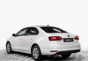 Подержанный автомобиль Volkswagen Jetta Sedan 2014 года (5 фото)
