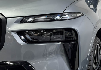 Подержанный автомобиль BMW X7 2024 года (8 фото)