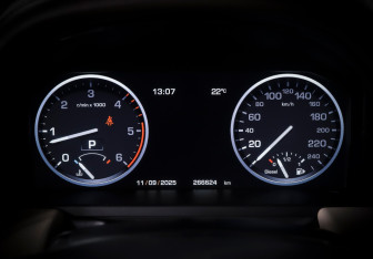 Подержанный автомобиль Land Rover Range Rover 2012 года (14 фото)