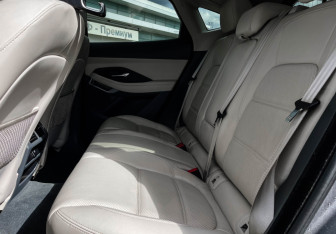Подержанный автомобиль Jaguar E-Pace 2019 года (10 фото)