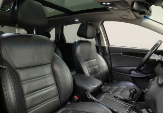 Подержанный автомобиль Kia Sorento 2016 года (14 фото)