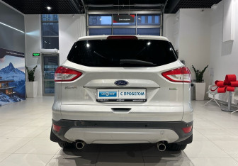 Подержанный автомобиль Ford Kuga 2013 года (5 фото)