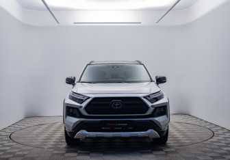Подержанный автомобиль Toyota RAV4 2024 года (2 фото)