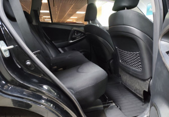 Подержанный автомобиль Toyota RAV4 2011 года (18 фото)