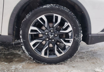 Подержанный автомобиль Mitsubishi Outlander 2021 года (16 фото)